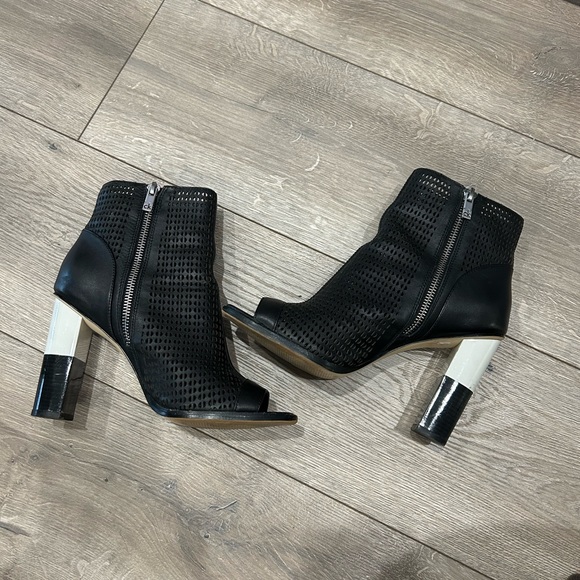 💥PRICE ⬇️
 CALVIN KLEIN  - Black Mesh Bootie - size 7 -💥PRICE ⬇️ - Picture 5 of 13